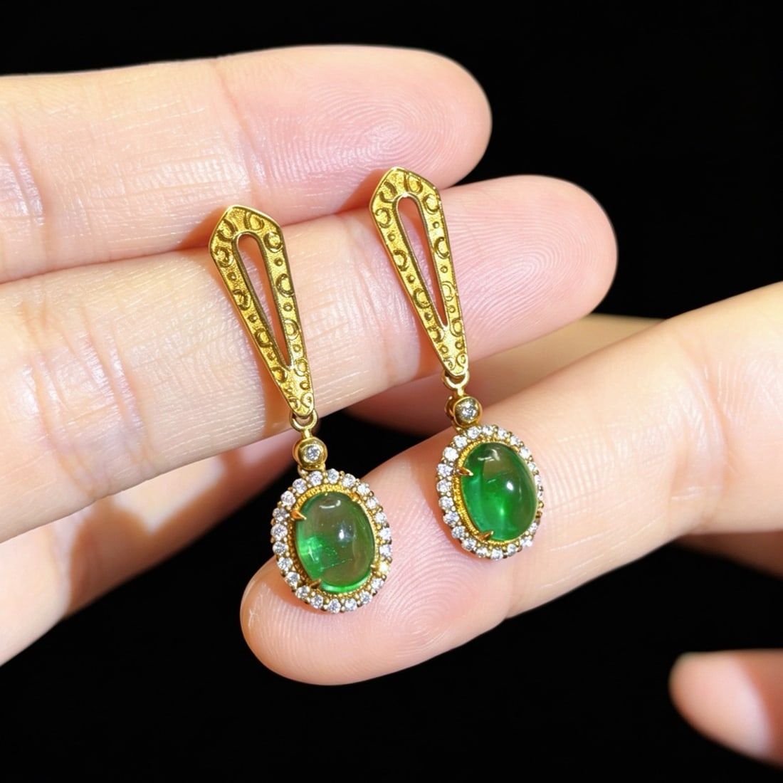 14k Gold 2.89 Ctw Natural Emerald & Diamond Earrings: Ref:231170230 // gold content:14k gold // main gemstone:emerald // shape:oval // carat weight:2. 61ct // color:green // treatment:natural // // adjacent gemstone 2 : diamond // shape:round // carat