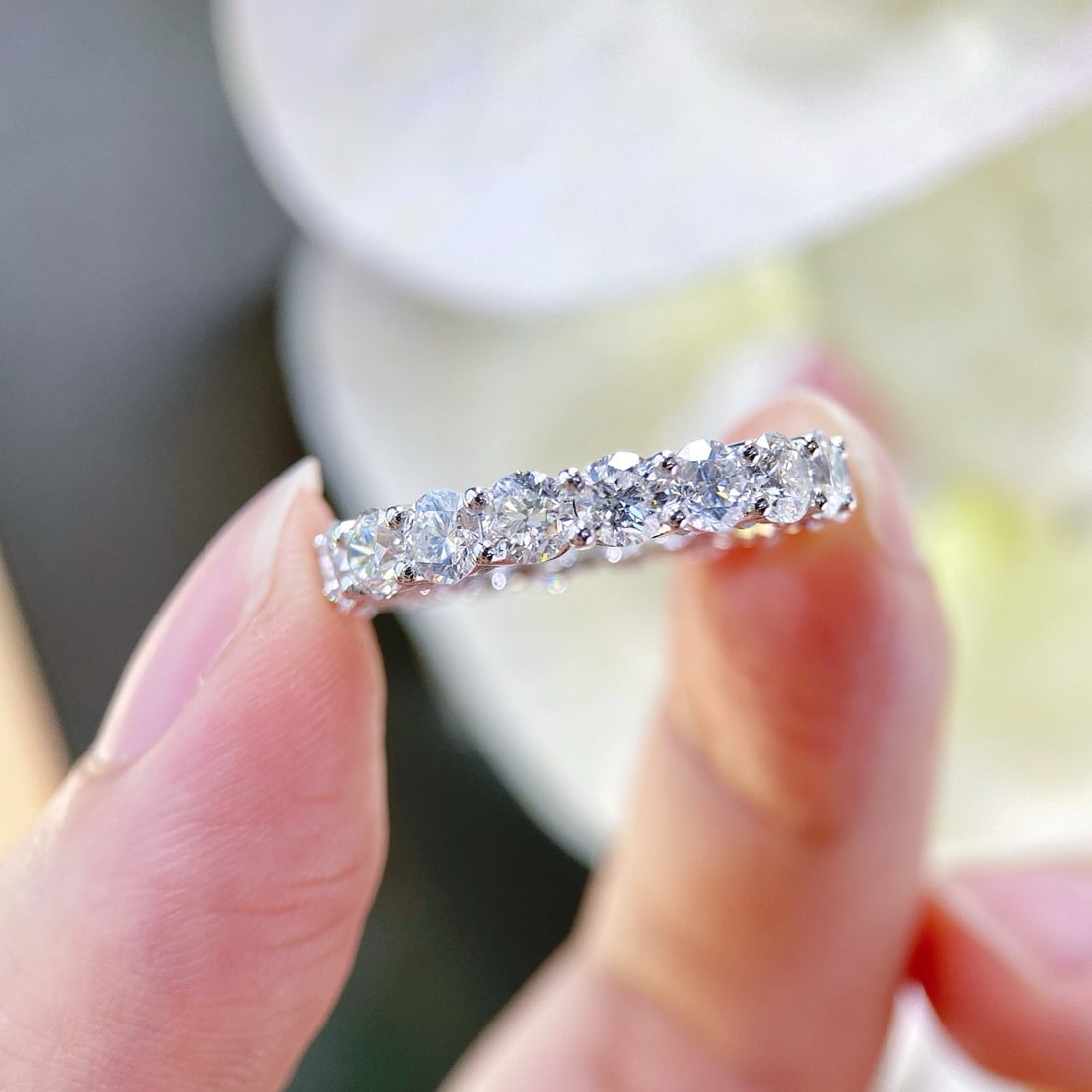 14k Gold 4.27 Ct Natural H Diamond Ring: Ref:231170233 // gold content:14k gold // ring size:7. 25us // // main gemstone:diamond // shape:round // carat weight:4. 27ct // clarity grade:vs-si // color:h // treatment:natural // cut grade:g //