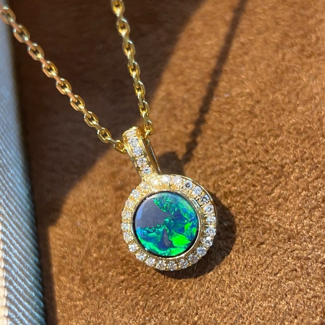14k Gold 0.43 Ctw Natural Opal & Diamond Pendant( Without Chain ): Ref:231170243 // gold content:14k gold // main gemstone:opal // shape:round // carat weight:0. 35ct // color:color // treatment:natural // cut grade:g // // adjacent gemstone 2 : diamond //
