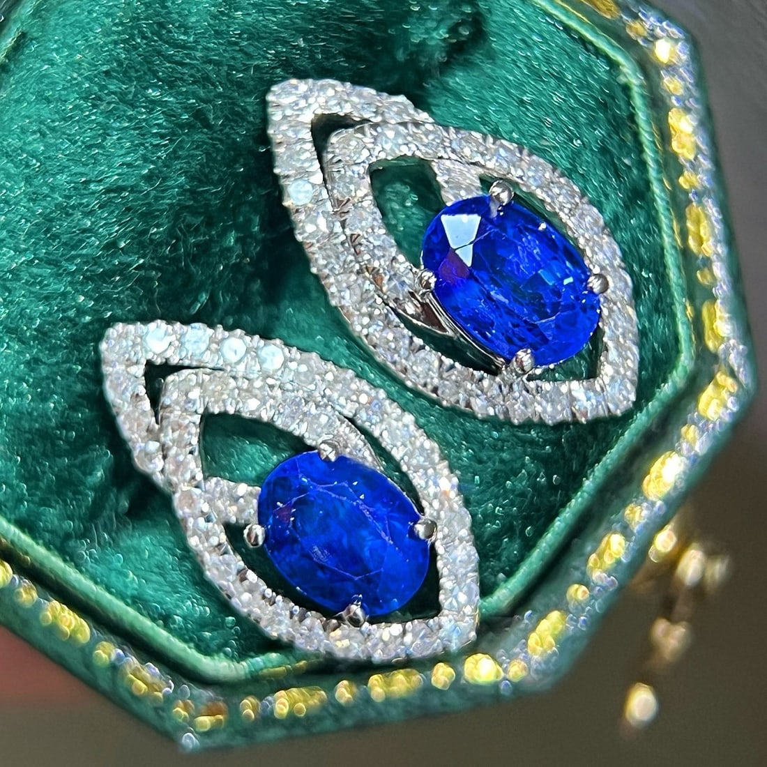 14k Gold 2.08 Ctw Vivid Blue Natural Sapphire & Diamond Earrings: Ref:231170244 // gold content:14k gold // main gemstone:sapphire // shape:oval // carat weight:1. 66ct // color:vivid blue // treatment:natural // // adjacent gemstone 2 : diamond // shape:round //