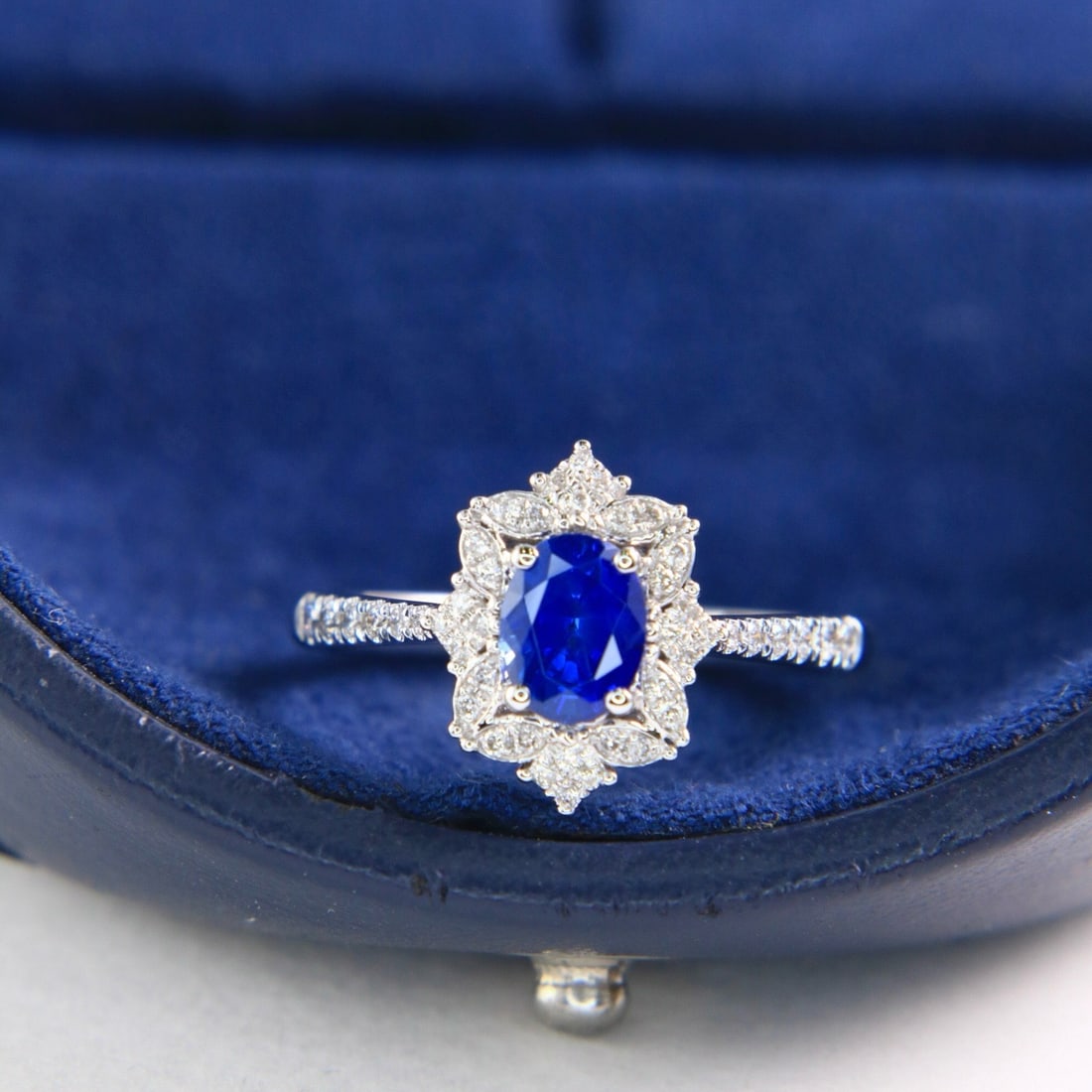 14k Gold 1.18 Ctw Vivid Blue Natural Sapphire & Diamond Ring: Ref:231170245 // gold content:14k gold // ring size:7. 25us // // main gemstone:sapphire // shape:oval // carat weight:0. 98ct // color:vivid blue // treatment:natural // // adjacent gemstone 2 :