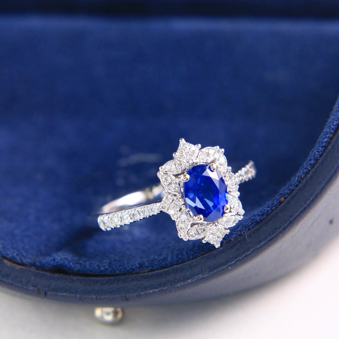 14k Gold 1.18 Ctw Vivid Blue Natural Sapphire & Diamond Ring - 2