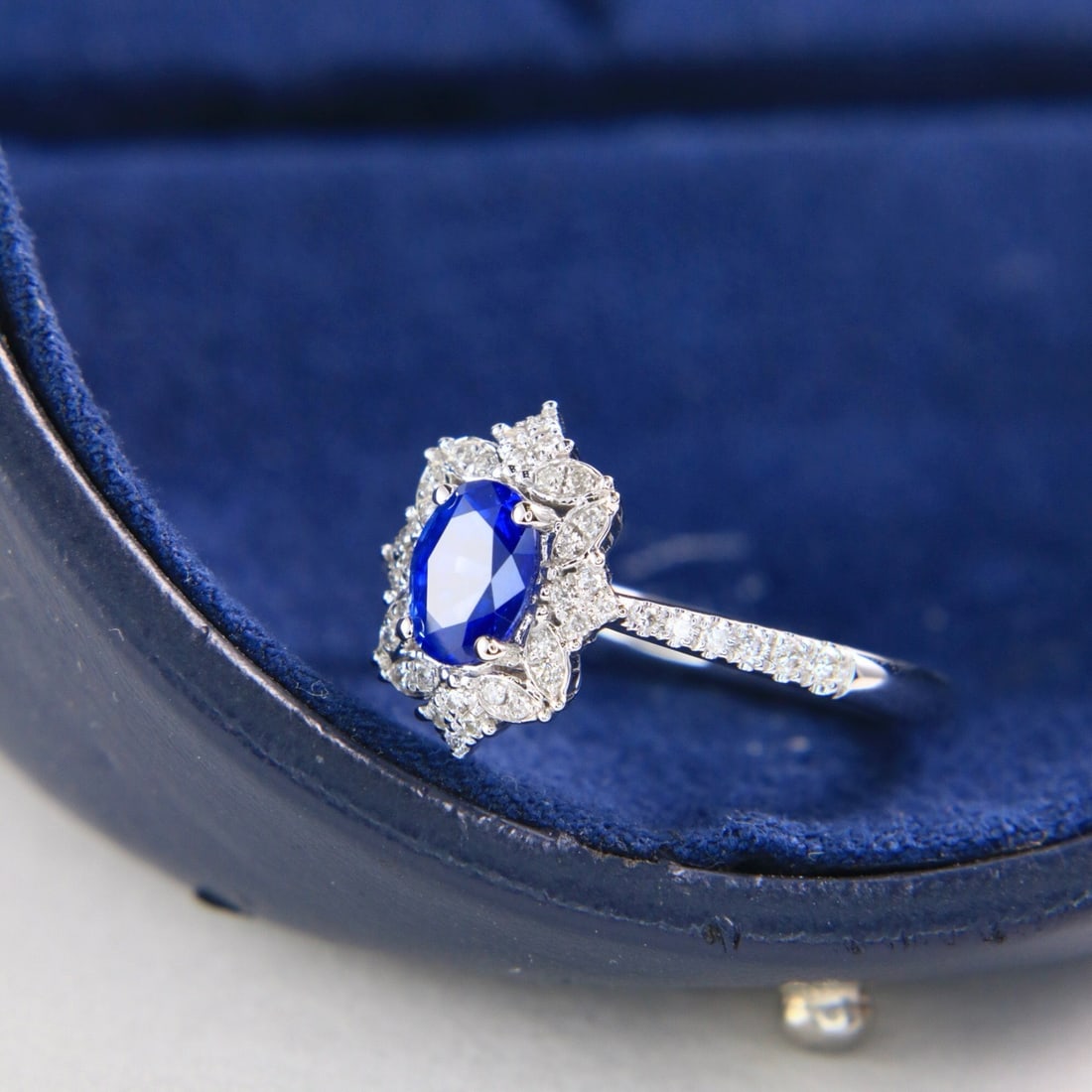 14k Gold 1.18 Ctw Vivid Blue Natural Sapphire & Diamond Ring - 3