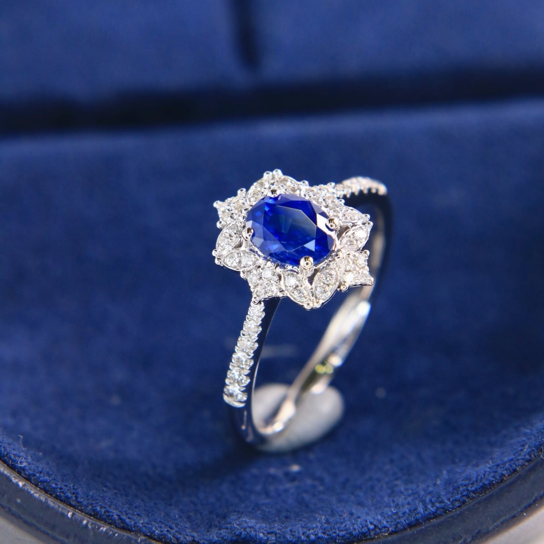 14k Gold 1.18 Ctw Vivid Blue Natural Sapphire & Diamond Ring - 4
