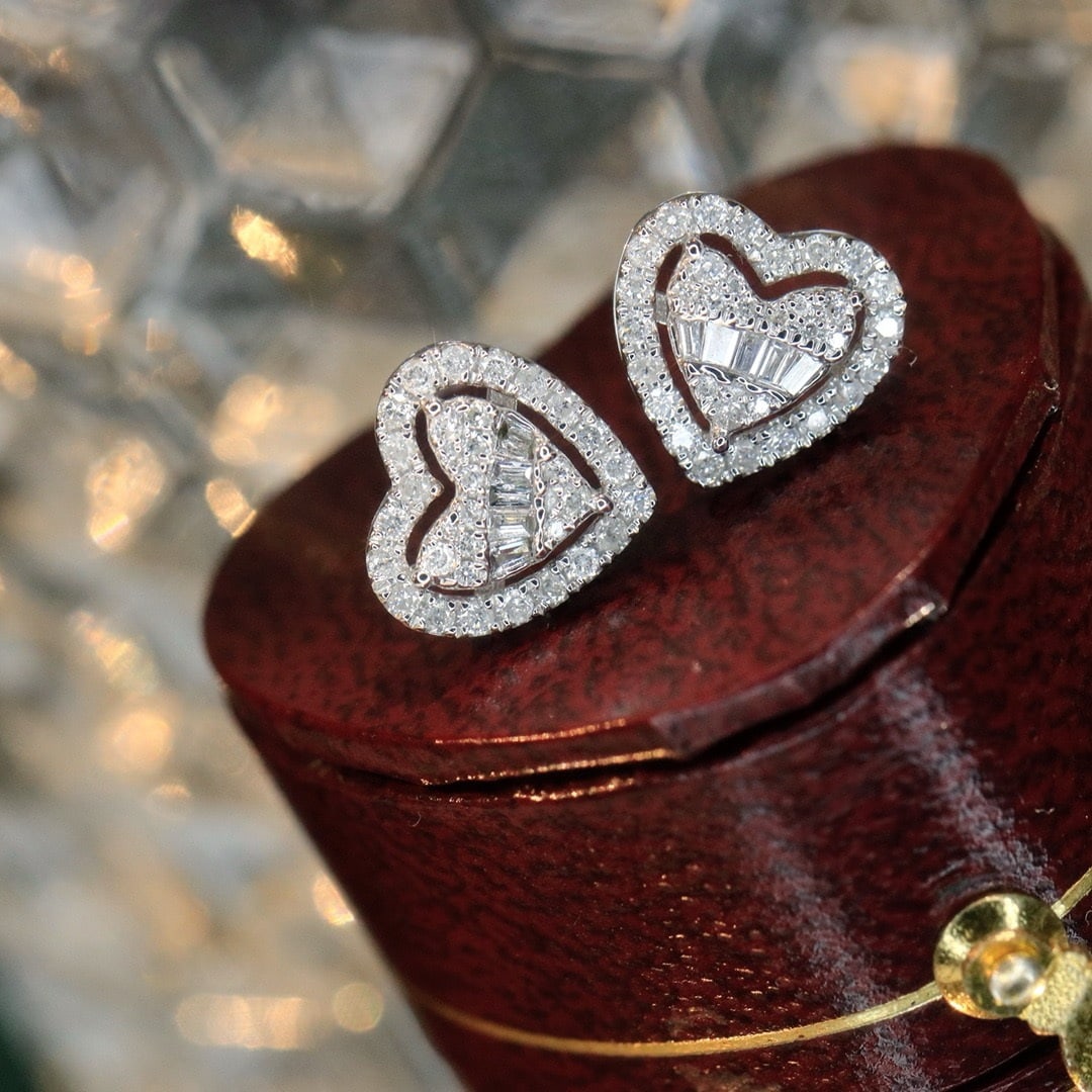 14k Gold 0.5 Ct Natural H Diamond Earrings: Ref:231170246 // gold content:14k gold // main gemstone:diamond // shape:multiple // carat weight:0. 5ct // clarity grade:vs-si // color:h // treatment:natural // Condition: New Low Estimate: 1800.00