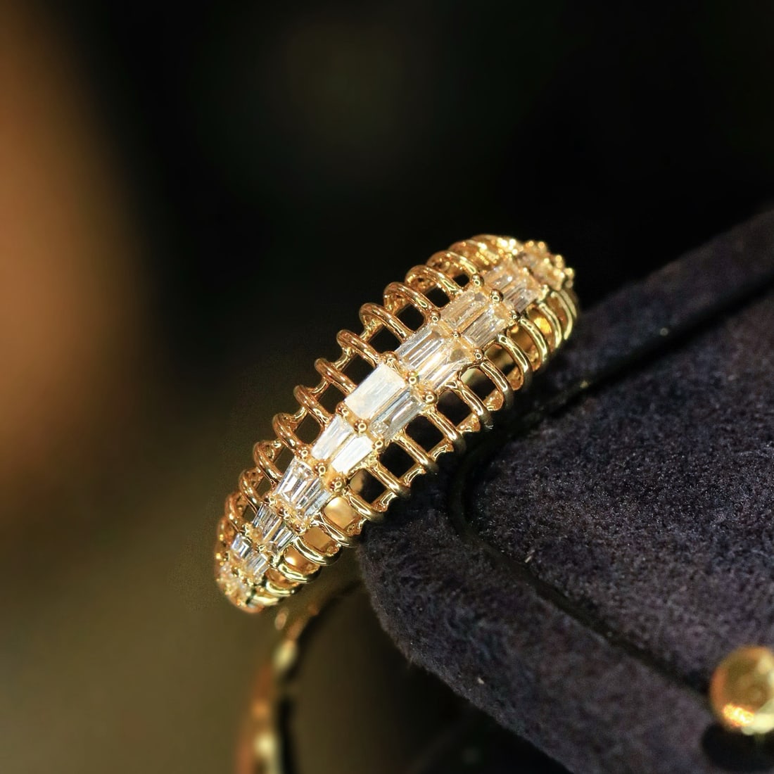 14k Gold 0.4 Ct Natural H Diamond Ring: Ref:231170247 // gold content:14k gold // ring size:7. 25us // // main gemstone:diamond // shape:baguette // carat weight:0. 4ct // clarity grade:vs-si // color:h // treatment:natural // Condition: Ne