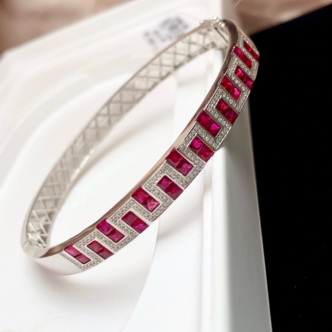 14k Gold 4.30 Ct Natural Ruby & Diamond Bangle: Ref:231170249 // gold content:14k gold // main gemstone:ruby // shape:princess // carat weight:4. 30ct // color:red // treatment:natural // // adjacent gemstone 2 : diamond // number of stones:146 // 