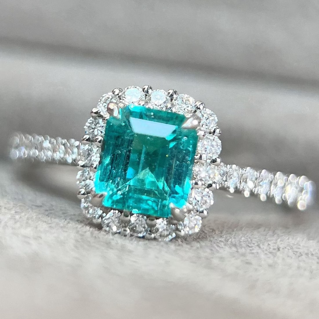 14k Gold 1.22 Ctw Natural Paraiba Tourmaline & Diamond Ring - 4