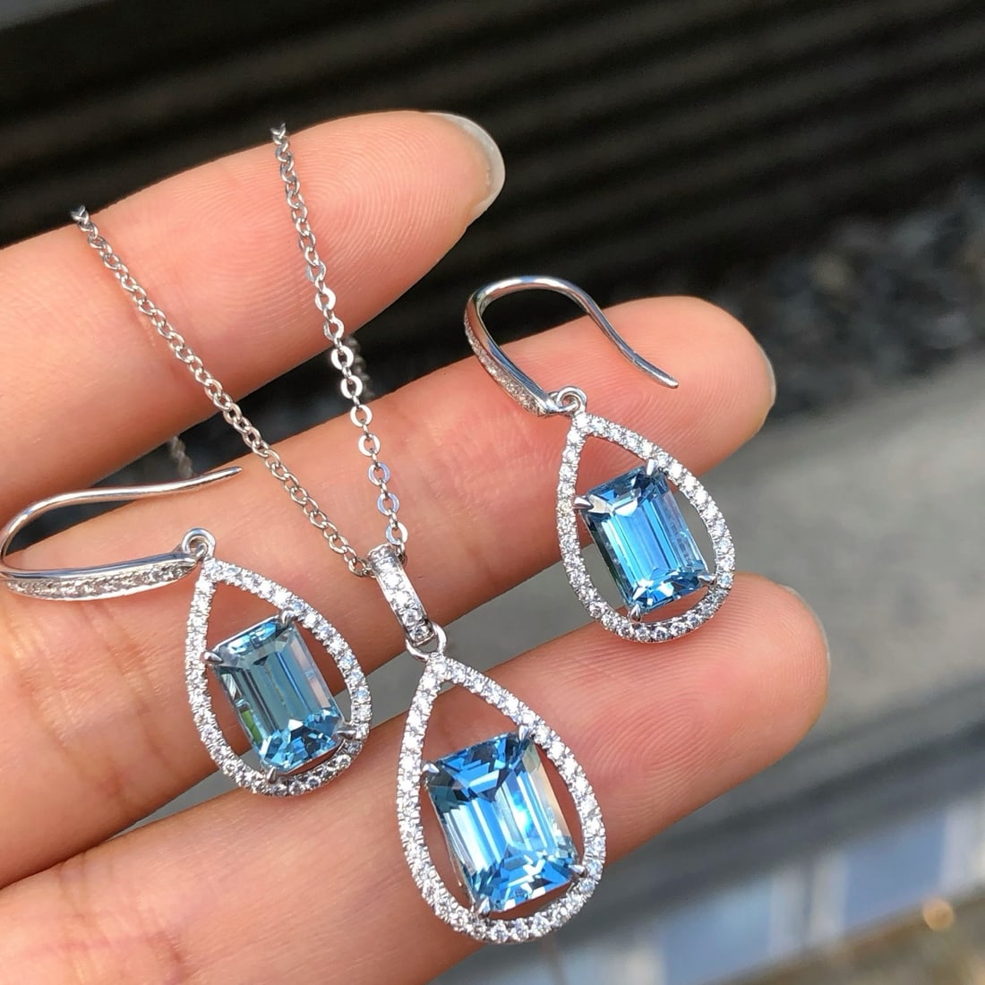 14k Gold 4.58 Ctw Natural Aquamarine & Diamond Jewelry Set: Ref:231170254 // gold content:14k gold // pendant(without chain) // main gemstone:aquamarine // shape:octagonal // carat weight:1. 7ct // color:santa maria color // treatment:natural // // adjacent