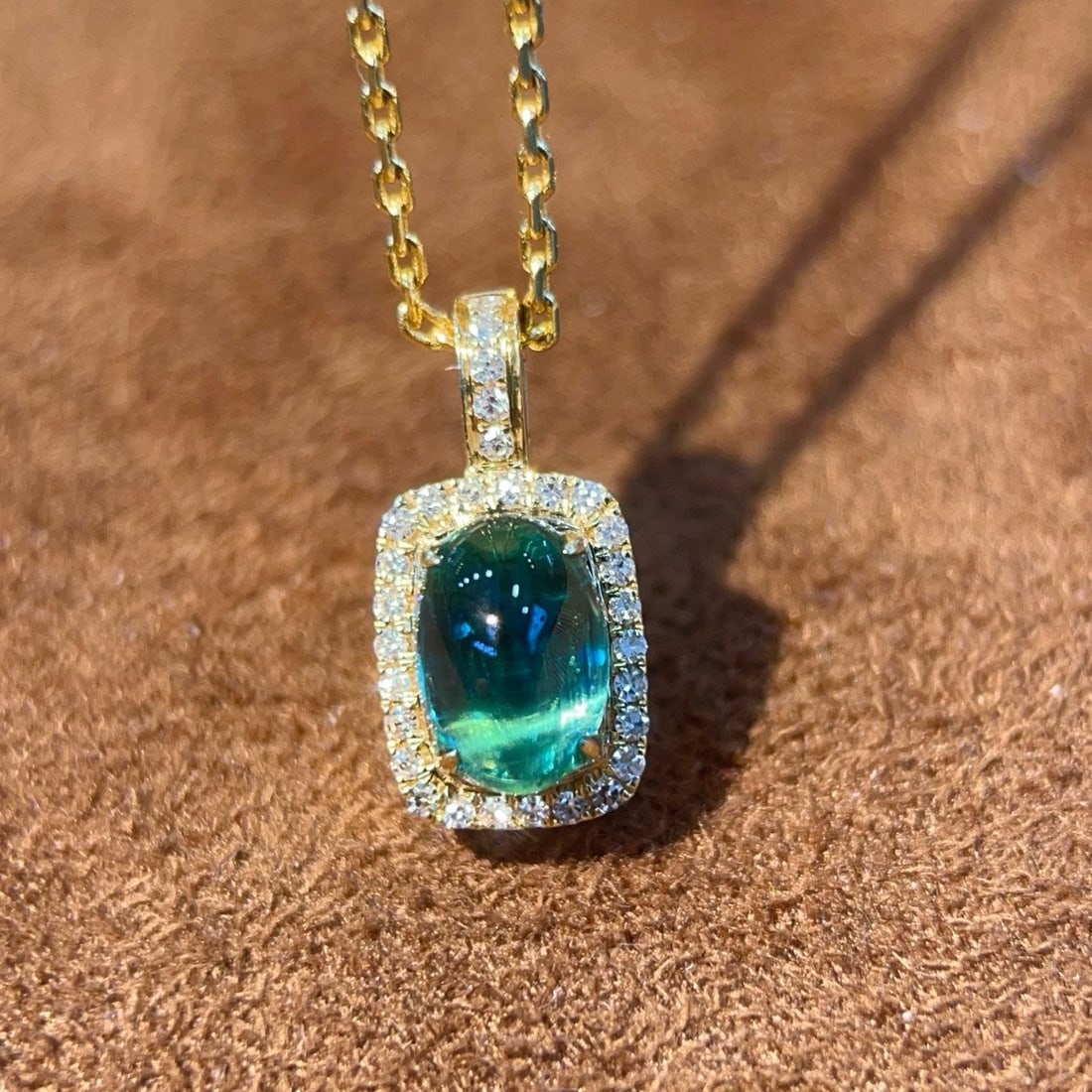 14k Gold 0.74 Ctw Natural Emerald & Diamond Pendant( Without Chain ): Ref:231170259 // gold content:14k gold // main gemstone:emerald // shape:oval // carat weight:0. 65ct // color:green // treatment:natural // // adjacent gemstone 2 : diamond // shape:round // carat