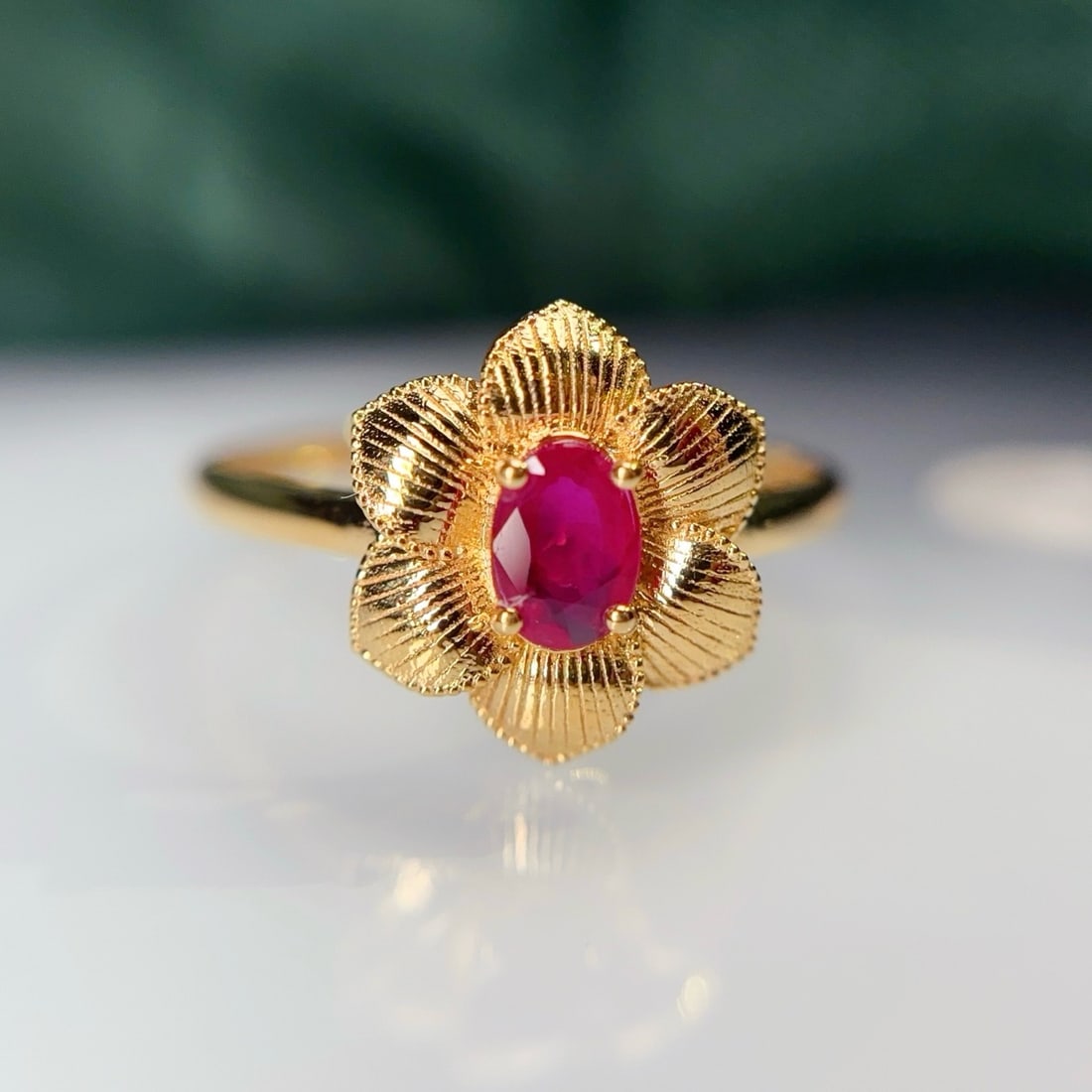 14k Gold 0.60 Ct Natural Ruby & Flowers Ring - 4