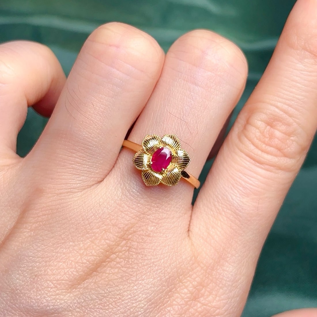14k Gold 0.60 Ct Natural Ruby & Flowers Ring - 6