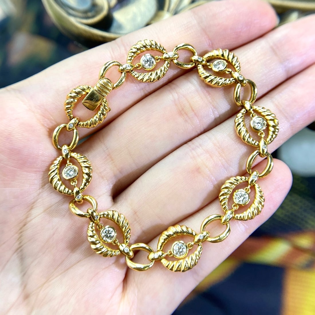 14k Gold 1.12 Ctw Natural H Diamond Bracelet: Ref:231170272 // gold content:14k gold // main gemstone:diamond // shape:round // carat weight:1. 05ct // clarity grade:vs-si // color:h // treatment:natural // cut grade:g // // adjacent gemstone 2