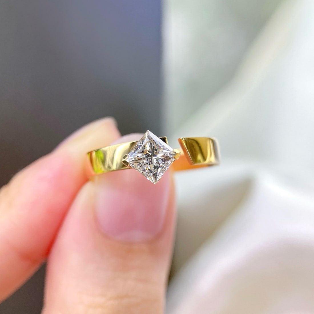 14k Gold 1.01 Ct Natural H Diamond Ring: Ref:231170276 // gold content:14k gold // ring size:7. 25us // // main gemstone:diamond // shape:princess // carat weight:1. 01ct // clarity grade:vs-si // color:h // treatment:natural // Condition: