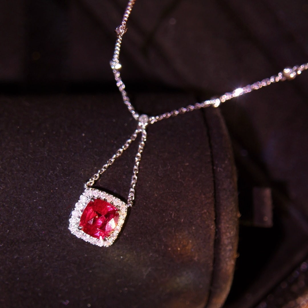 14k Gold 1 Ct Natural Spinel & Diamond Necklace: Ref:231170278 // gold content:14k gold // main gemstone:spinel // shape:cushion // carat weight:1ct // color:red // treatment:natural // // adjacent gemstone 2 : diamond // shape:round // clarity
