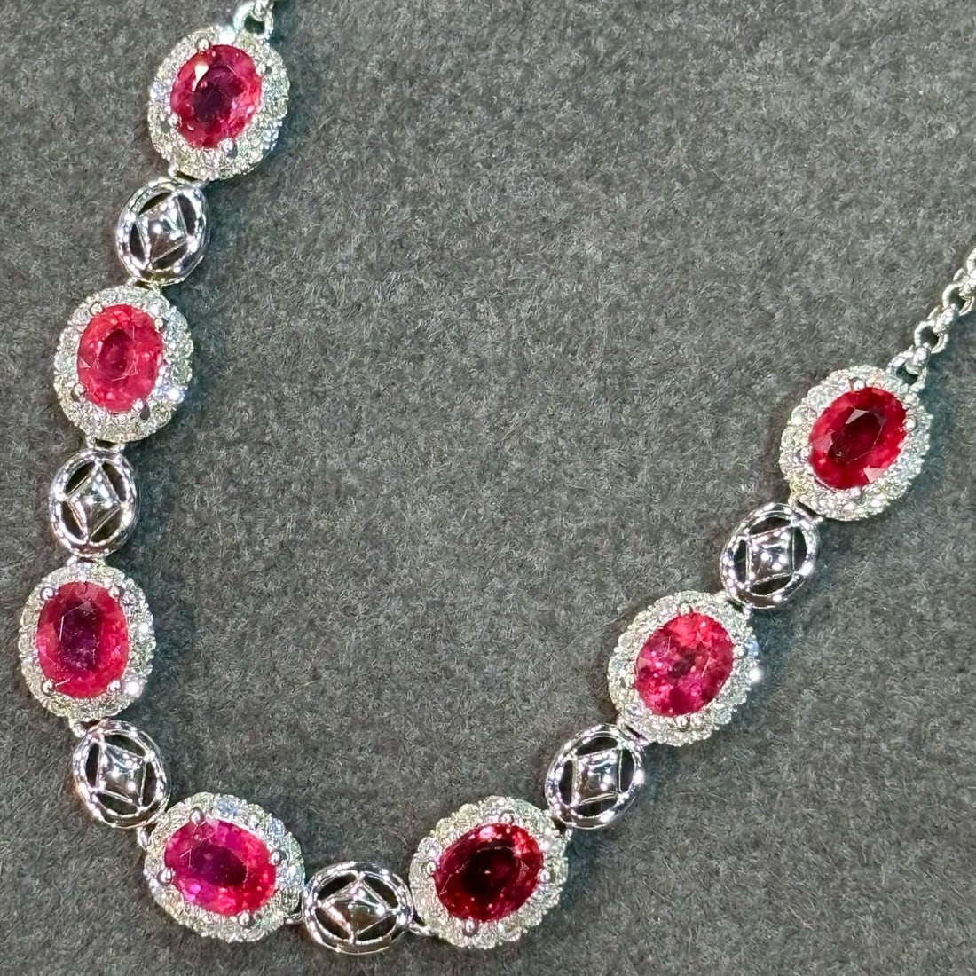 14k Gold 2 Ct Natural Ruby & Diamond Bracelet: Ref:231170280 // gold content:14k gold // main gemstone:ruby // shape:oval // carat weight:2ct // color:red // treatment:natural // // adjacent gemstone 2 : diamond // shape:round // clarity