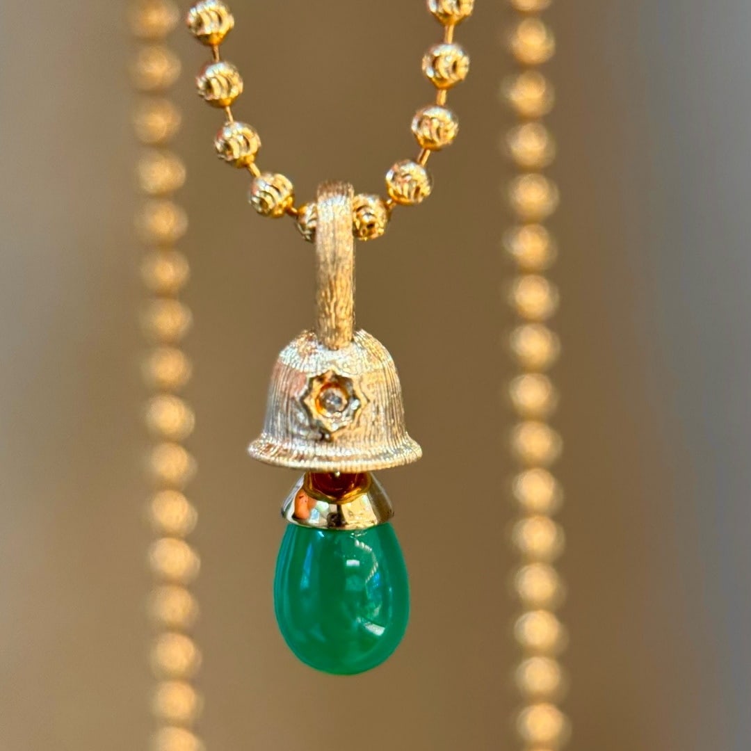 14k Gold 1 Ct Natural Emerald & Diamond Pendant( Without Chain ): Ref:231170281 // gold content:14k gold // main gemstone:emerald // shape:pear // carat weight:1ct // color:green // treatment:natural // // adjacent gemstone 2 : diamond // shape:round // clarity