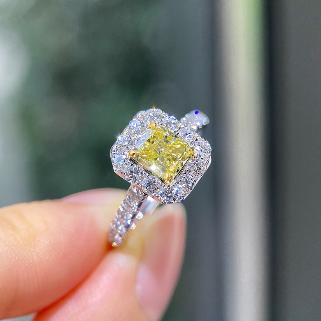 Gia Certified 14k Gold 1.80 Ctw Natural Yellow Diamond & Diamond Ring: Ref:231170284 // gold content:14k gold // ring size:7. 25us // // main gemstone:yellow diamond // certified:gia // shape:cushion // carat weight:1. 00ct // clarity grade:vs1 // color:yellow //