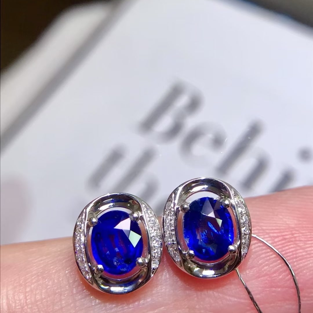 14k Gold 1.5 Ct Natural Sapphire & Diamond Earrings: Ref:231170290 // gold content:14k gold // main gemstone:sapphire // shape:oval // carat weight:1. 5ct // color:blue // treatment:natural // // adjacent gemstone 2 : diamond // number of stones:24 //