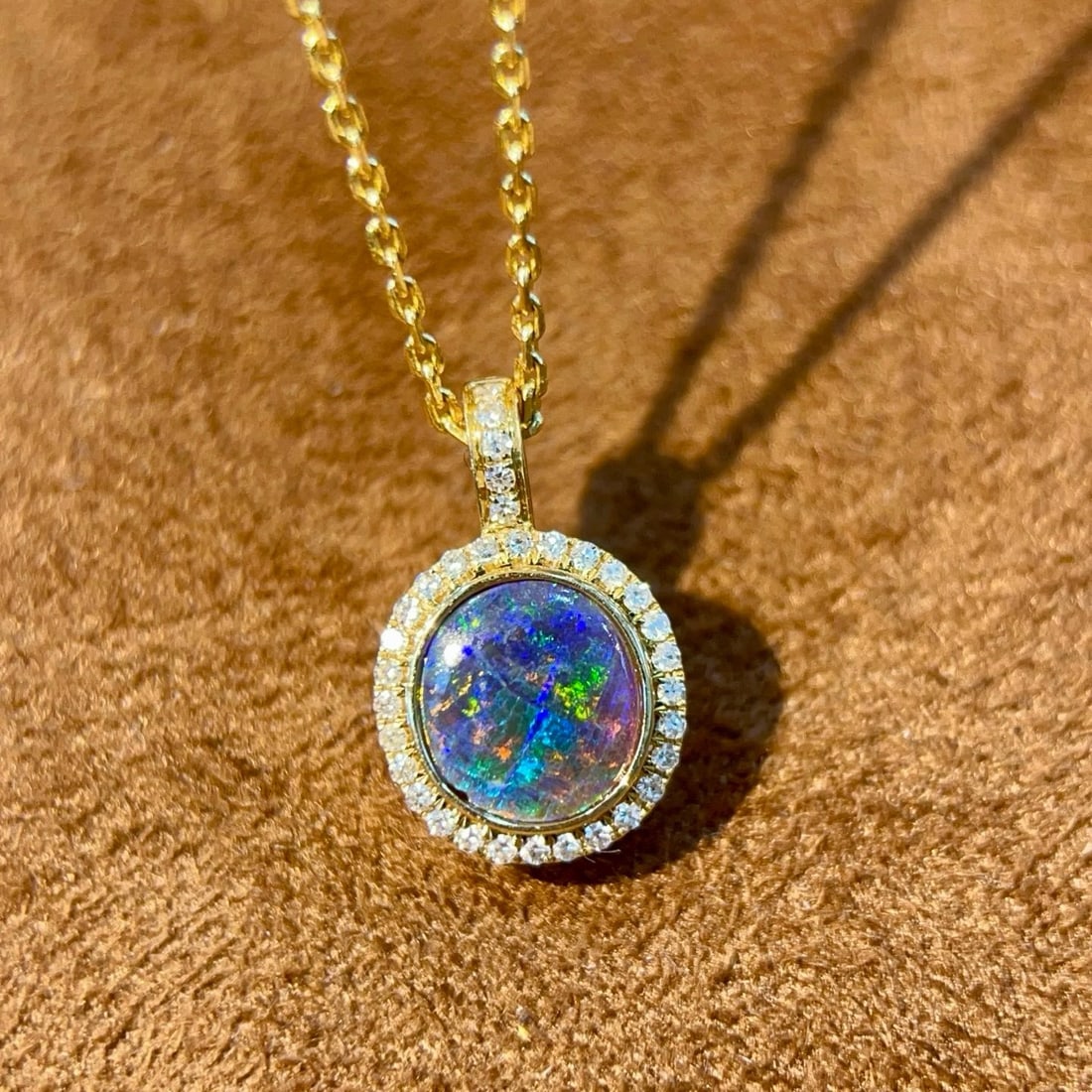14k Gold 0.39 Ctw Natural Opal & Diamond Pendant( Without Chain ): Ref:231170294 // gold content:14k gold // main gemstone:opal // shape:oval // carat weight:0. 35ct // color:color // treatment:natural // // adjacent gemstone 2 : diamond // shape:round // carat