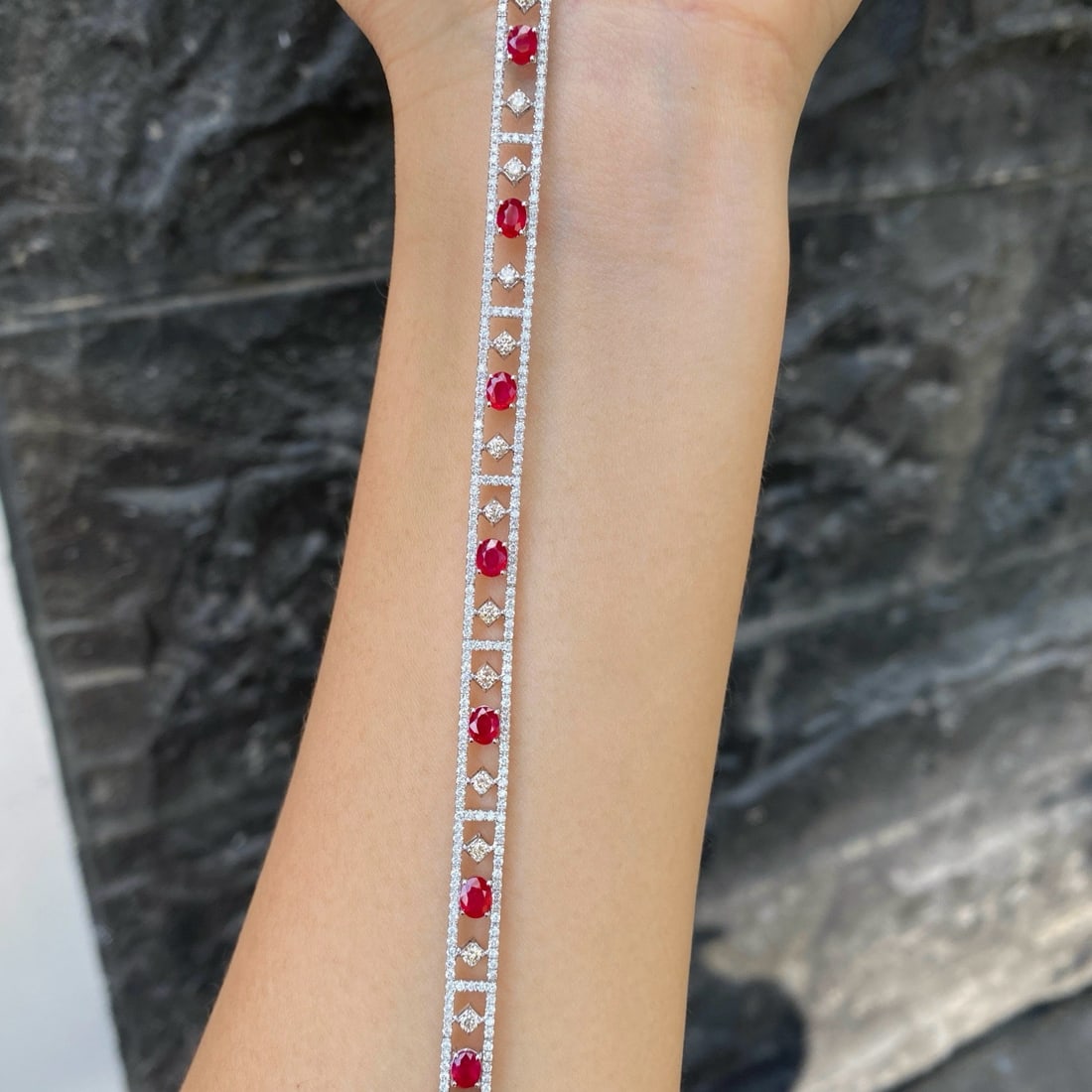 14k Gold 3.10 Ctw Natural Ruby & Diamond Bracelet: Ref:231170296 // gold content:14k gold // main gemstone:ruby // shape:oval // carat weight:2. 45ct // color:red // treatment:natural // // adjacent gemstone 2 : diamond // shape:round // carat