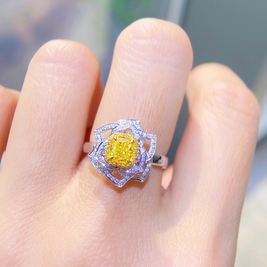 Gia Certified 14k Gold 0.81 Ctw Natural Yellow Diamond & Diamond & Flowers Ring - 3