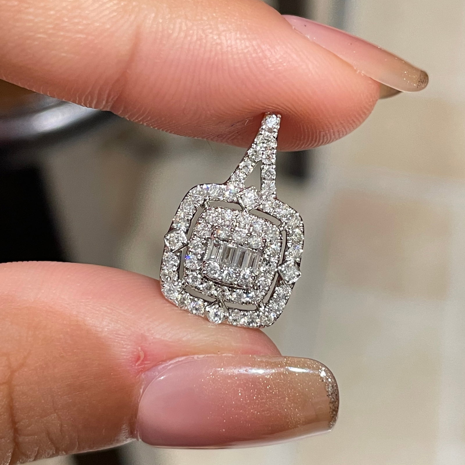 14k Gold 0.45 Ct Natural H Diamond Pendant( Without Chain ): Ref:231170307 // gold content:14k gold // main gemstone:diamond // shape:multiple // carat weight:0. 45ct // clarity grade:vs-si // color:h // treatment:natural // Condition: New Low Estimate: