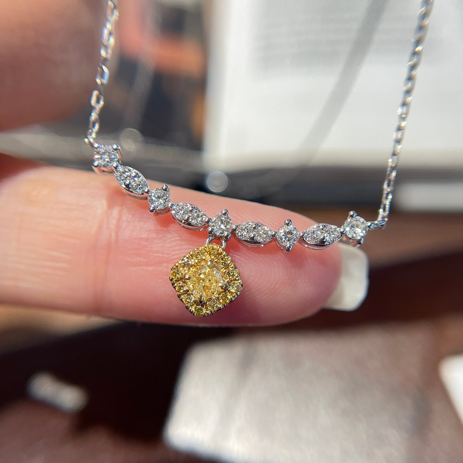 14k Gold 0.42 Ctw Natural Yellow Diamond & Diamond Necklace - 8