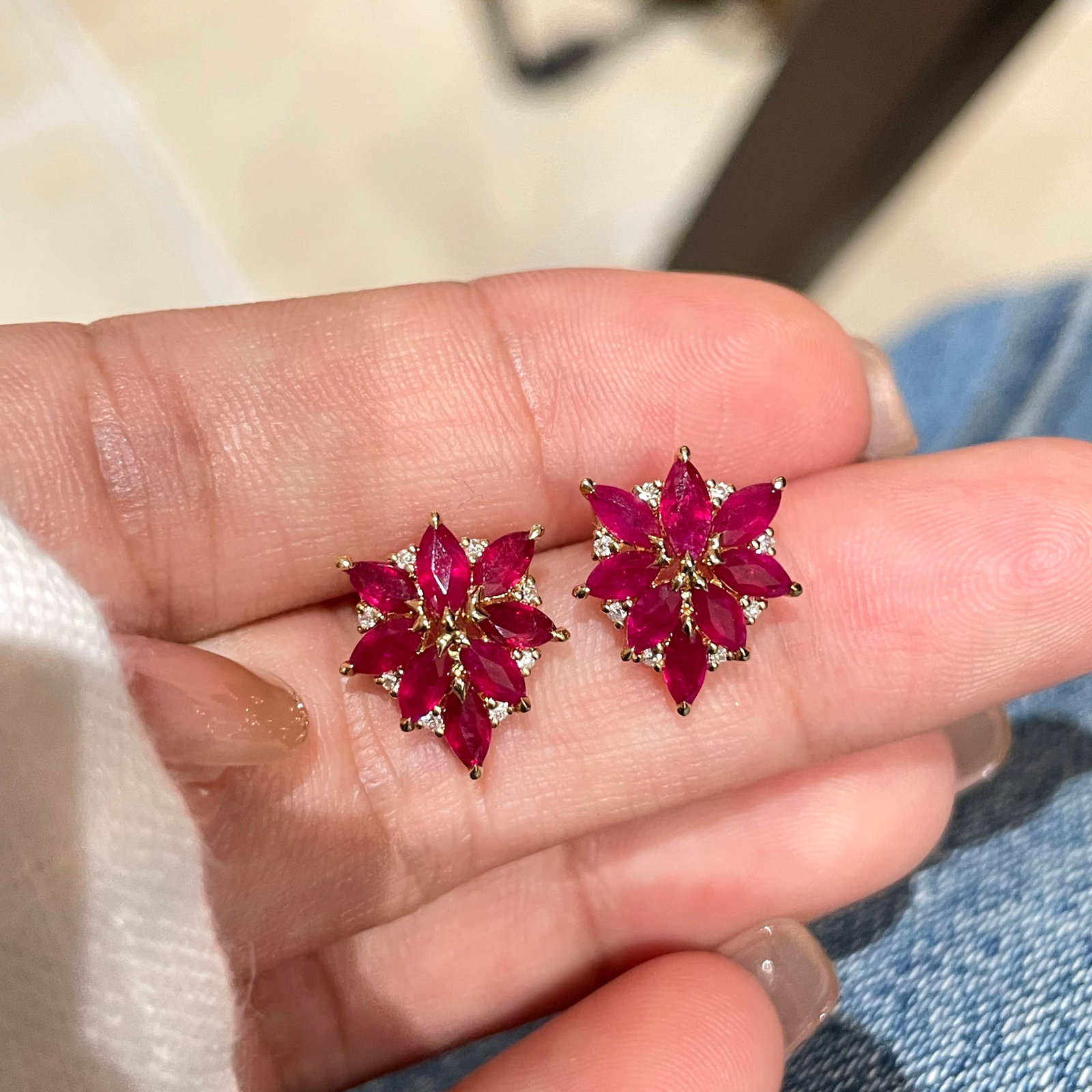 14k Gold 1.5 Ct Natural Ruby & Diamond Earrings: Ref:231170310 // gold content:14k gold // main gemstone:ruby // shape:marquise // carat weight:1. 5ct // color:red // treatment:natural // // adjacent gemstone 2 : diamond // shape:round // clarity