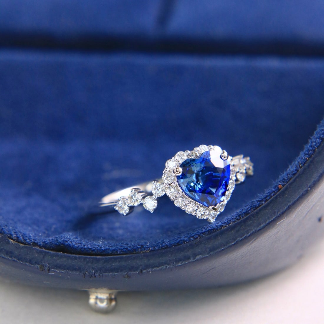 14k Gold 1.38 Ctw Vivid Blue Natural Sapphire & Diamond Ring - 2
