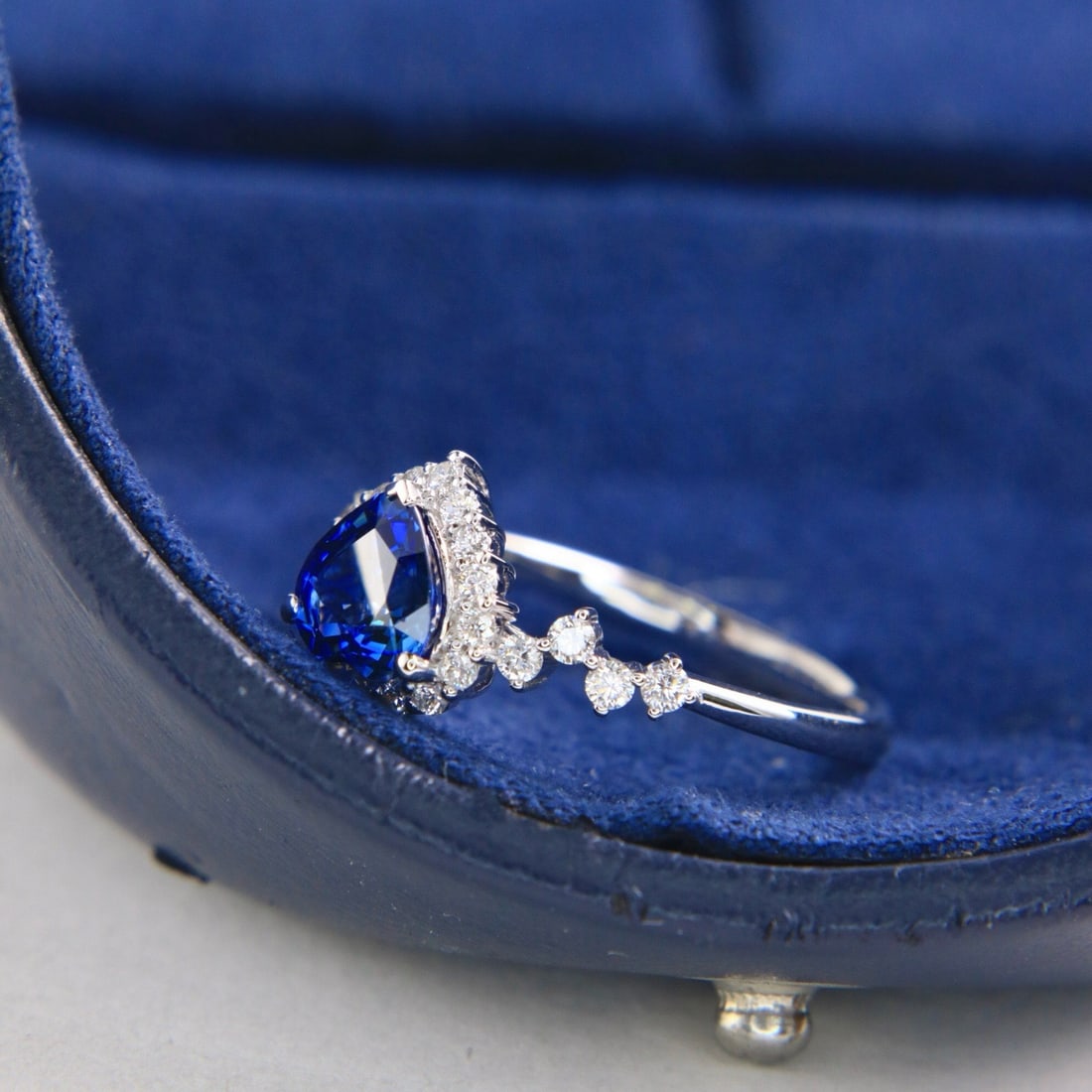14k Gold 1.38 Ctw Vivid Blue Natural Sapphire & Diamond Ring - 3