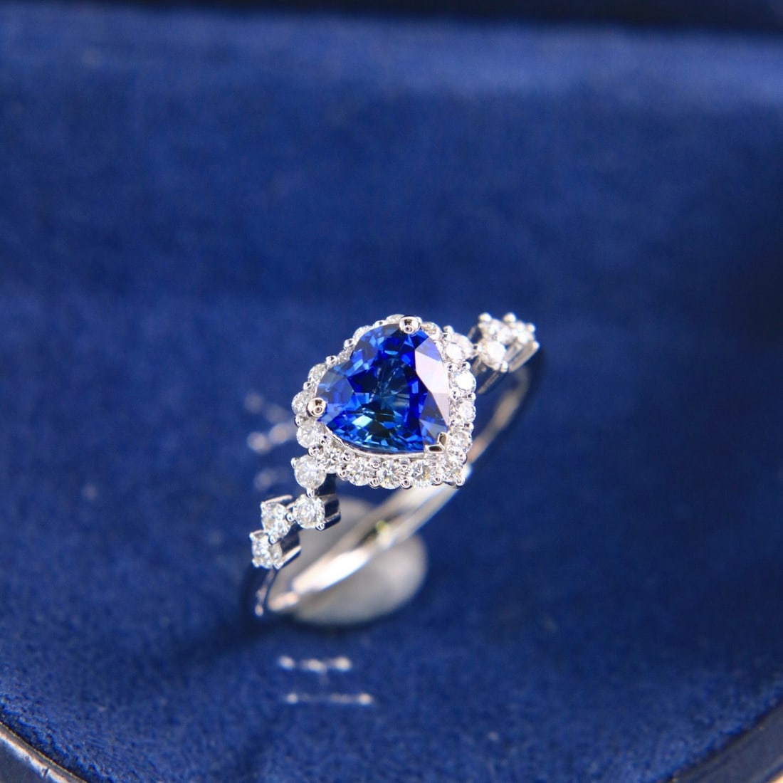 14k Gold 1.38 Ctw Vivid Blue Natural Sapphire & Diamond Ring - 4