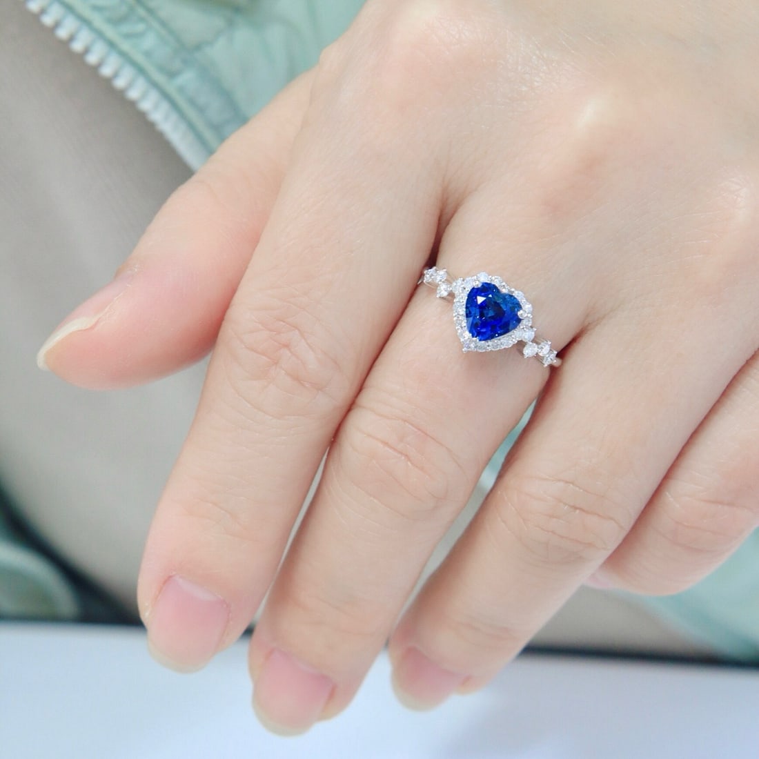 14k Gold 1.38 Ctw Vivid Blue Natural Sapphire & Diamond Ring - 5