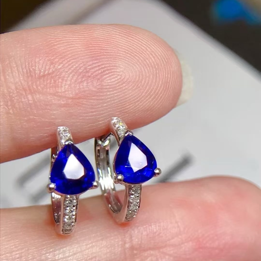 14k Gold 1.35 Ct Natural Sapphire & Diamond Earrings: Ref:231170323 // gold content:14k gold // main gemstone:sapphire // shape:pear // carat weight:1. 35ct // color:blue // treatment:natural // // adjacent gemstone 2 : diamond // number of stones:16 //