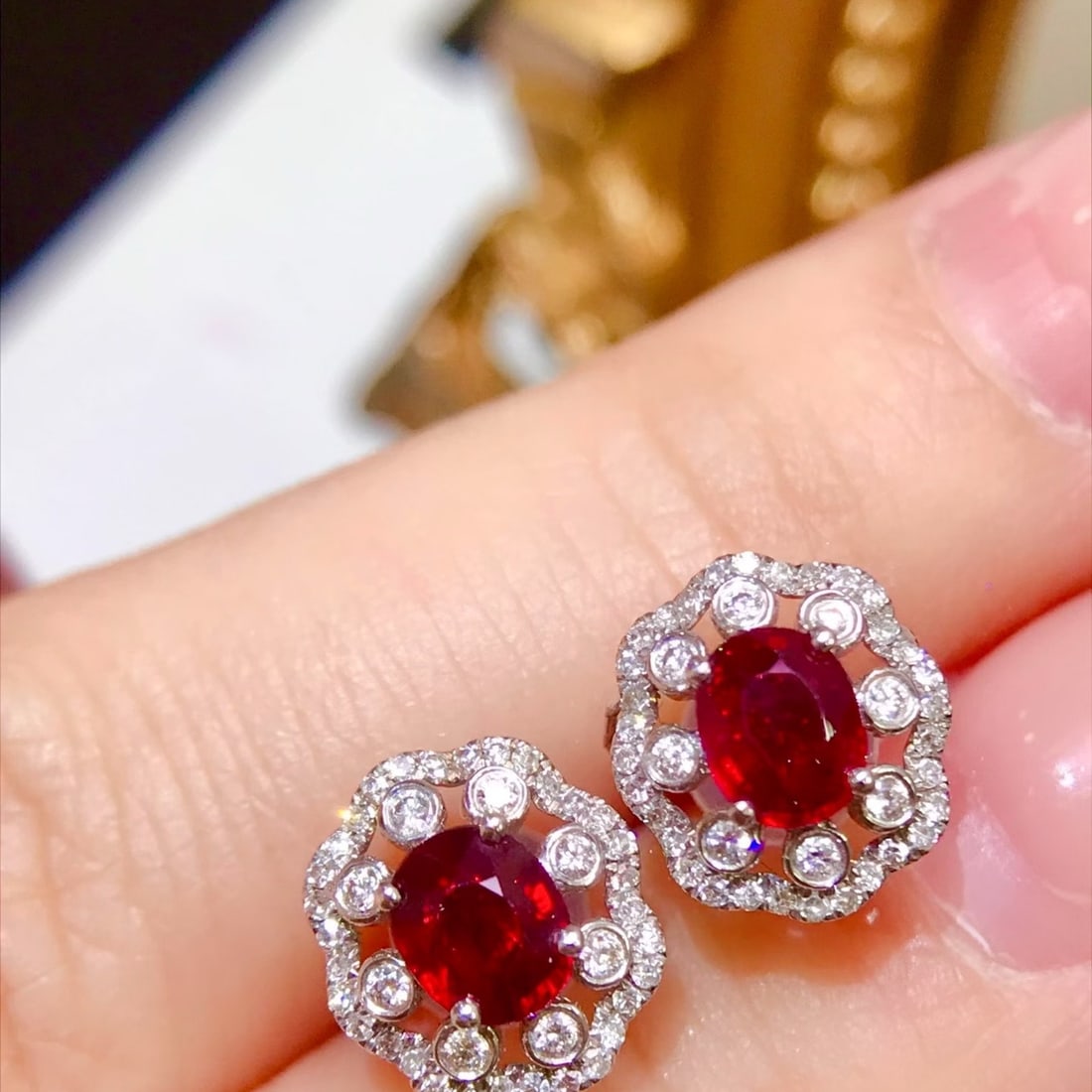 14k Gold 1.72 Ctw Natural Ruby & Diamond Earrings: Ref:231170328 // gold content:14k gold // main gemstone:ruby // shape:oval // carat weight:1. 3ct // color:red // treatment:natural // // adjacent gemstone 2 : diamond // shape:round // carat