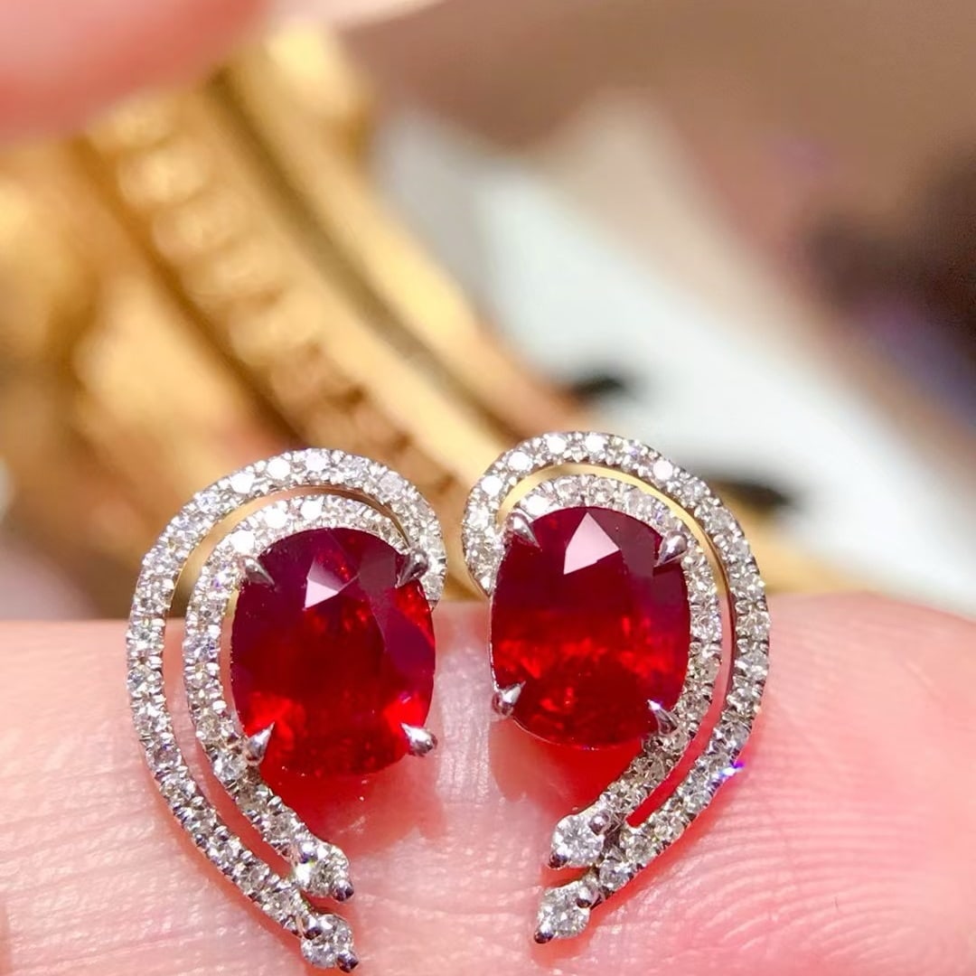 14k Gold 2.0 Ctw Natural Ruby & Diamond Earrings: Ref:231170331 // gold content:14k gold // main gemstone:ruby // shape:oval // carat weight:1. 7ct // color:red // treatment:natural // // adjacent gemstone 2 : diamond // shape:round // carat