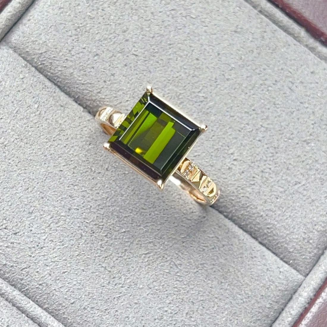 14k Gold 3.88 Ctw Natural Tourmaline & Diamond Ring: Ref:231170344 // gold content:14k gold // ring size:7. 25us // // main gemstone:tourmaline // shape:octagonal // carat weight:3. 85ct // color:green // treatment:natural // // adjacent gemstone 2 :