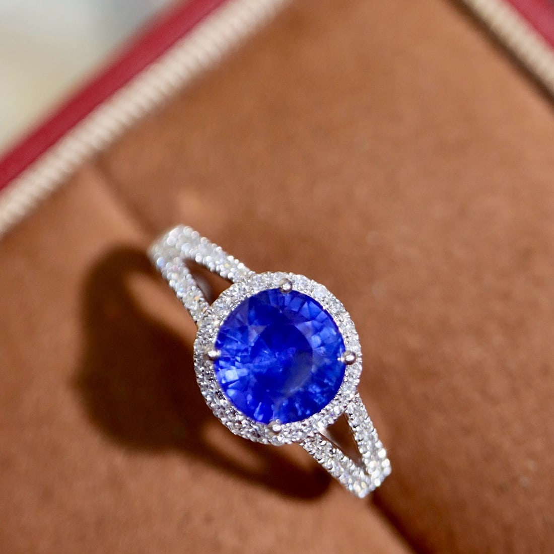 14k Gold 1.92 Ctw Natural Sapphire & Diamond Ring: Ref:231170347 // gold content:14k gold // ring size:7. 25us // // main gemstone:sapphire // shape:round // carat weight:1. 73ct // color:blue // treatment:natural // // adjacent gemstone 2 : diamond
