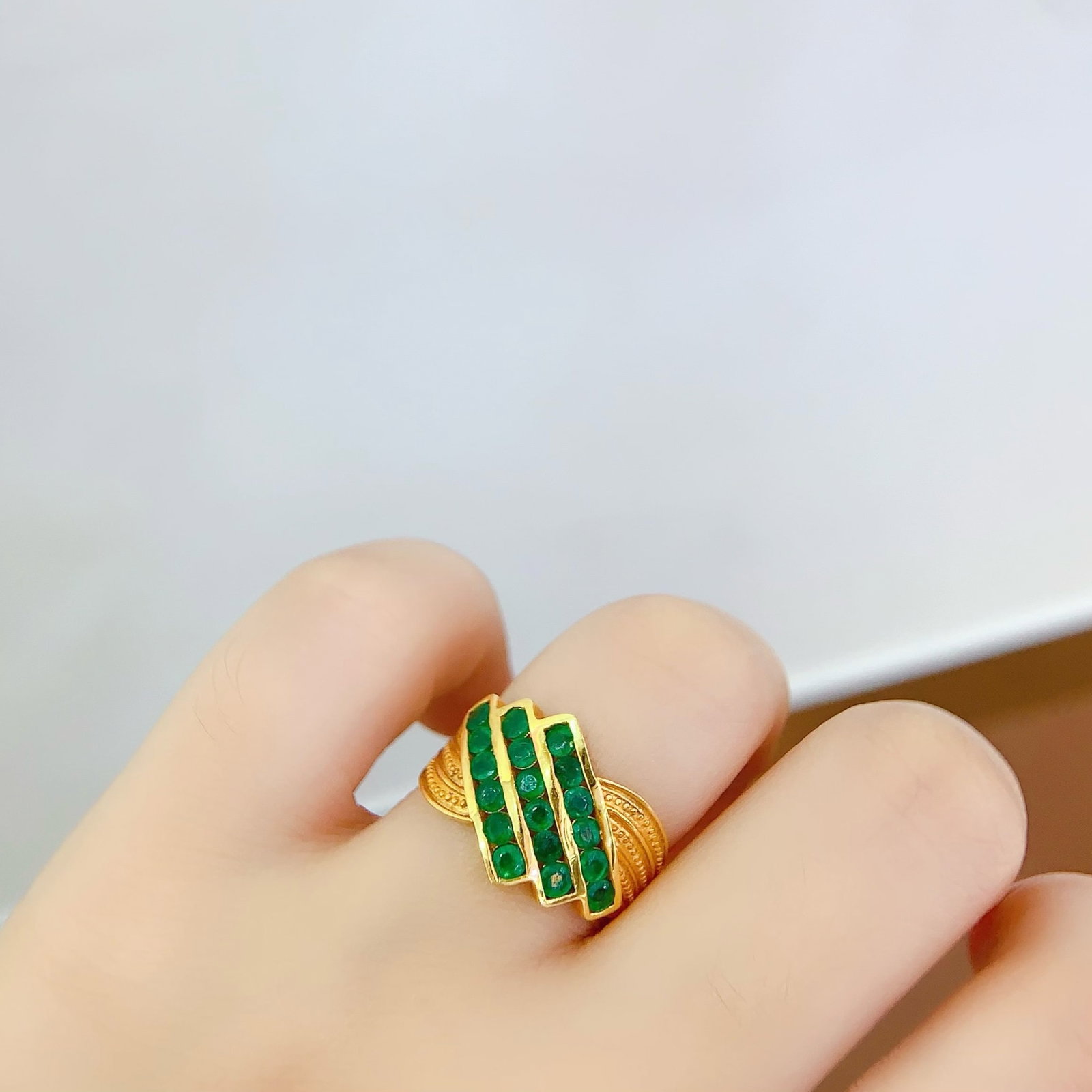 14k Gold 1.5 Ct Natural Emerald Ring - 6