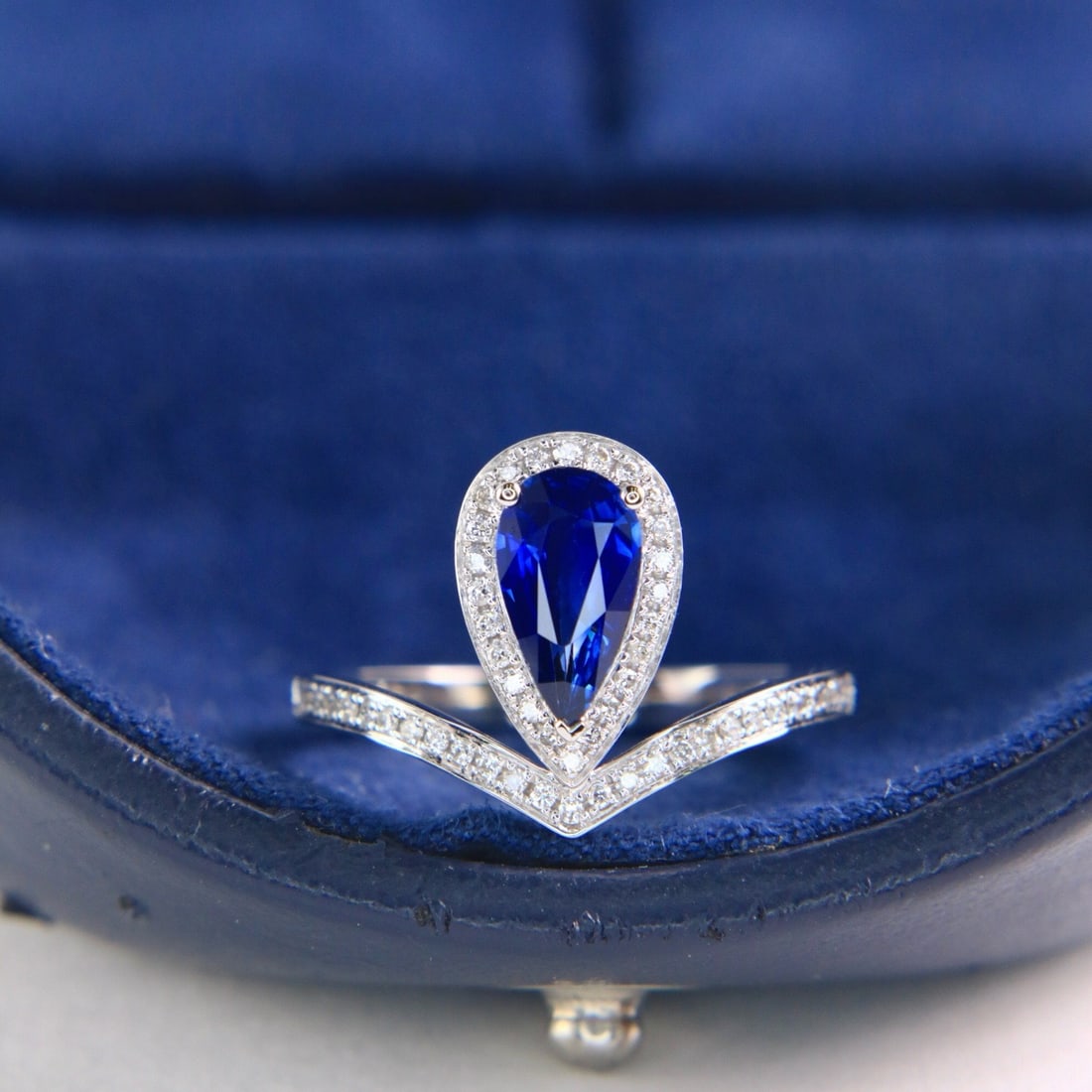 14k Gold 1.23 Ctw Vivid Blue Natural Sapphire & Diamond Ring: Ref:231170356 // gold content:14k gold // ring size:7. 25us // // main gemstone:sapphire // shape:pear // carat weight:1. 07ct // color:vivid blue // treatment:natural // // adjacent gemstone 2 :
