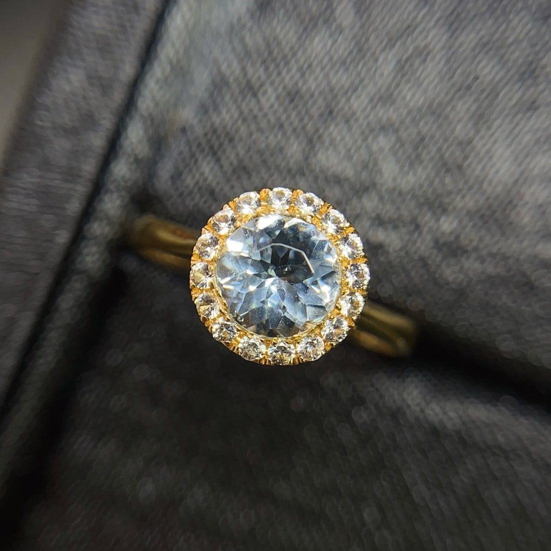 14k Gold 0.80 Ct Natural Aquamarine & Sapphire Ring: Ref:231170358 // gold content:14k gold // ring size:7. 25us // // main gemstone:aquamarine // shape:round // carat weight:0. 80ct // color:blue // treatment:natural // cut grade:g // // adjacent