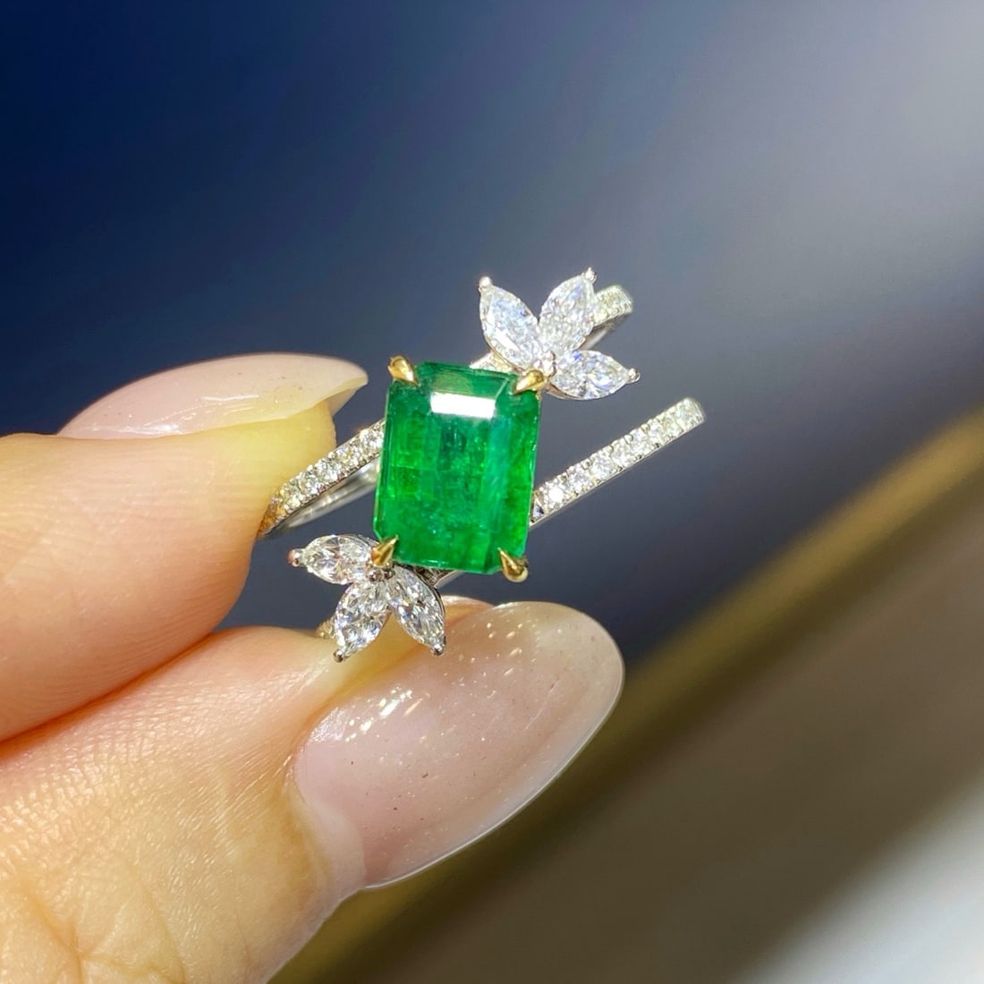 14k Gold 2.35 Ctw Vivid Green Natural Emerald & Diamond Ring - 2