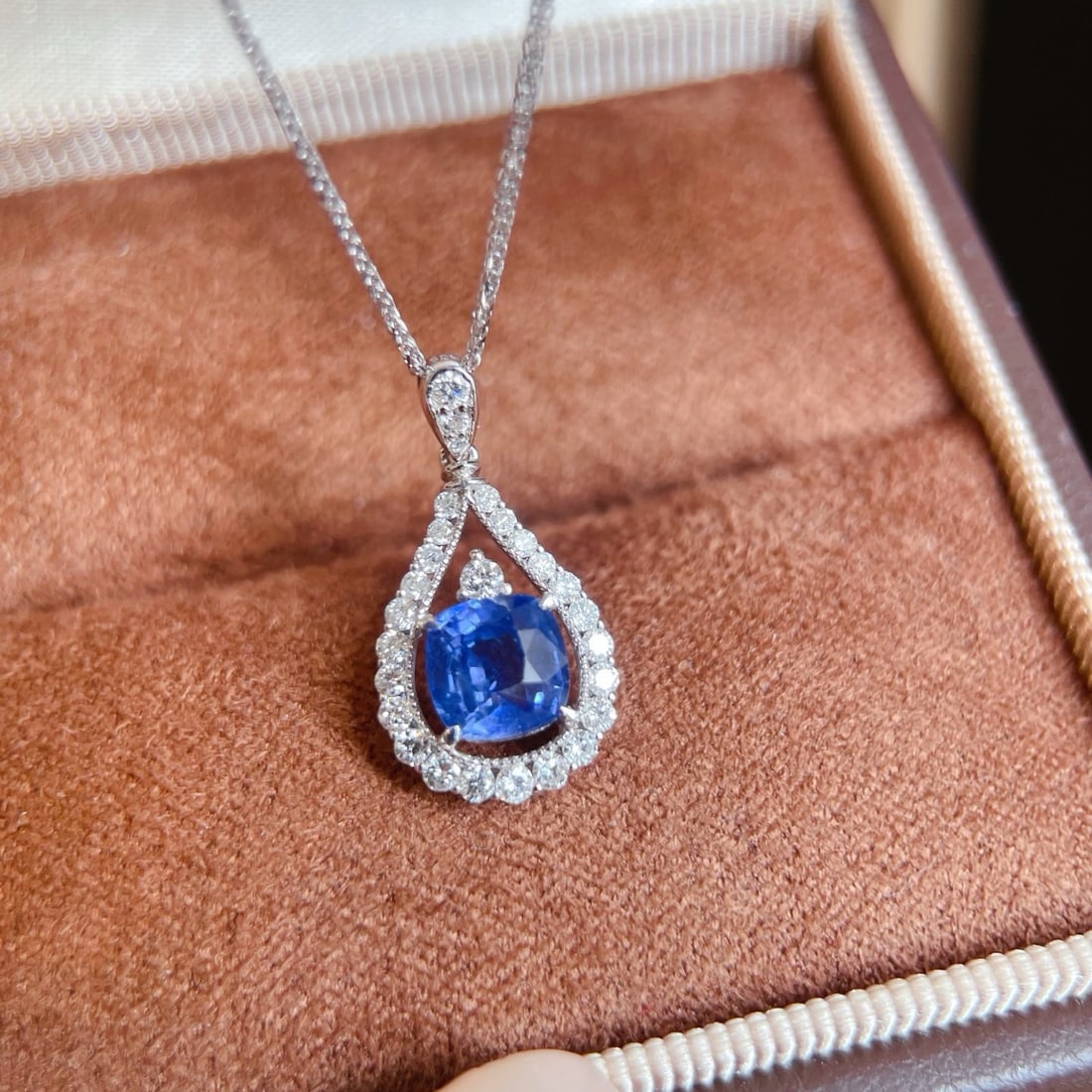 14k Gold 1.2 Ct Natural Sapphire & Diamond Necklace: Ref:231170370 // gold content:14k gold // main gemstone:sapphire // shape:cushion // carat weight:1. 2ct // color:blue // treatment:natural // // adjacent gemstone 2 : diamond // shape:round //