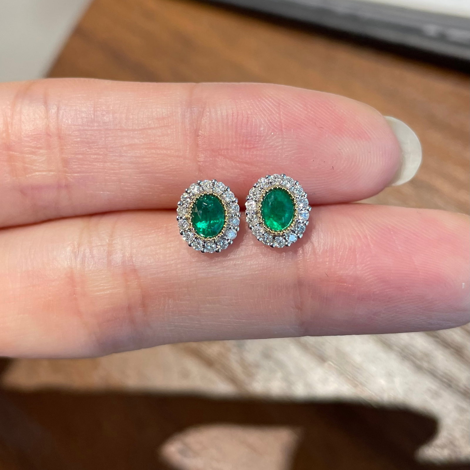 14k Gold 0.40 Ct Vivid Green Natural Emerald & Diamond Earrings - 5