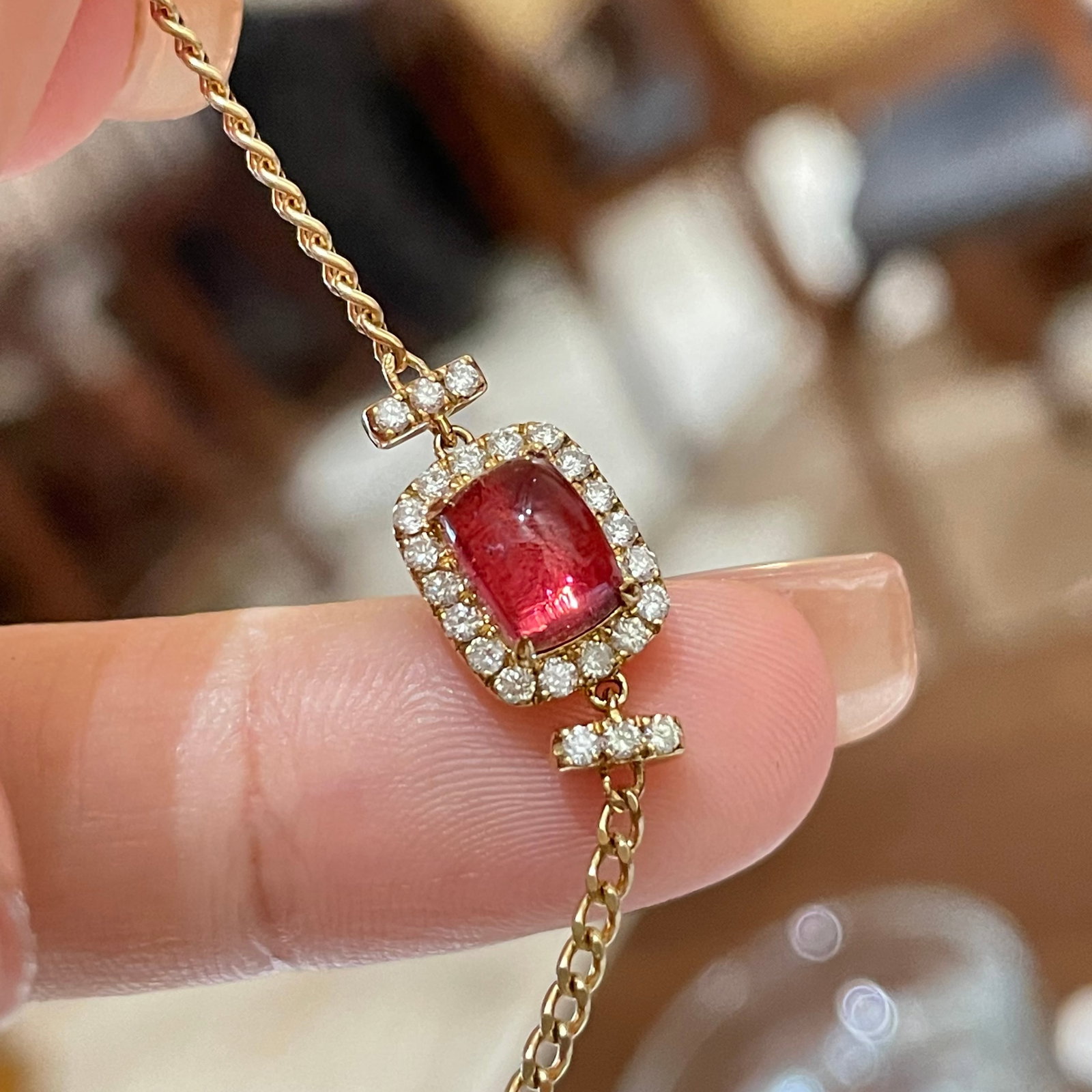14k Gold 1 Ct Natural Tourmaline & Diamond Bracelet: Ref:231170390 // gold content:14k gold // main gemstone:tourmaline // shape:cushion // carat weight:1ct // color:red // treatment:natural // // adjacent gemstone 2 : diamond // shape:round // clarity
