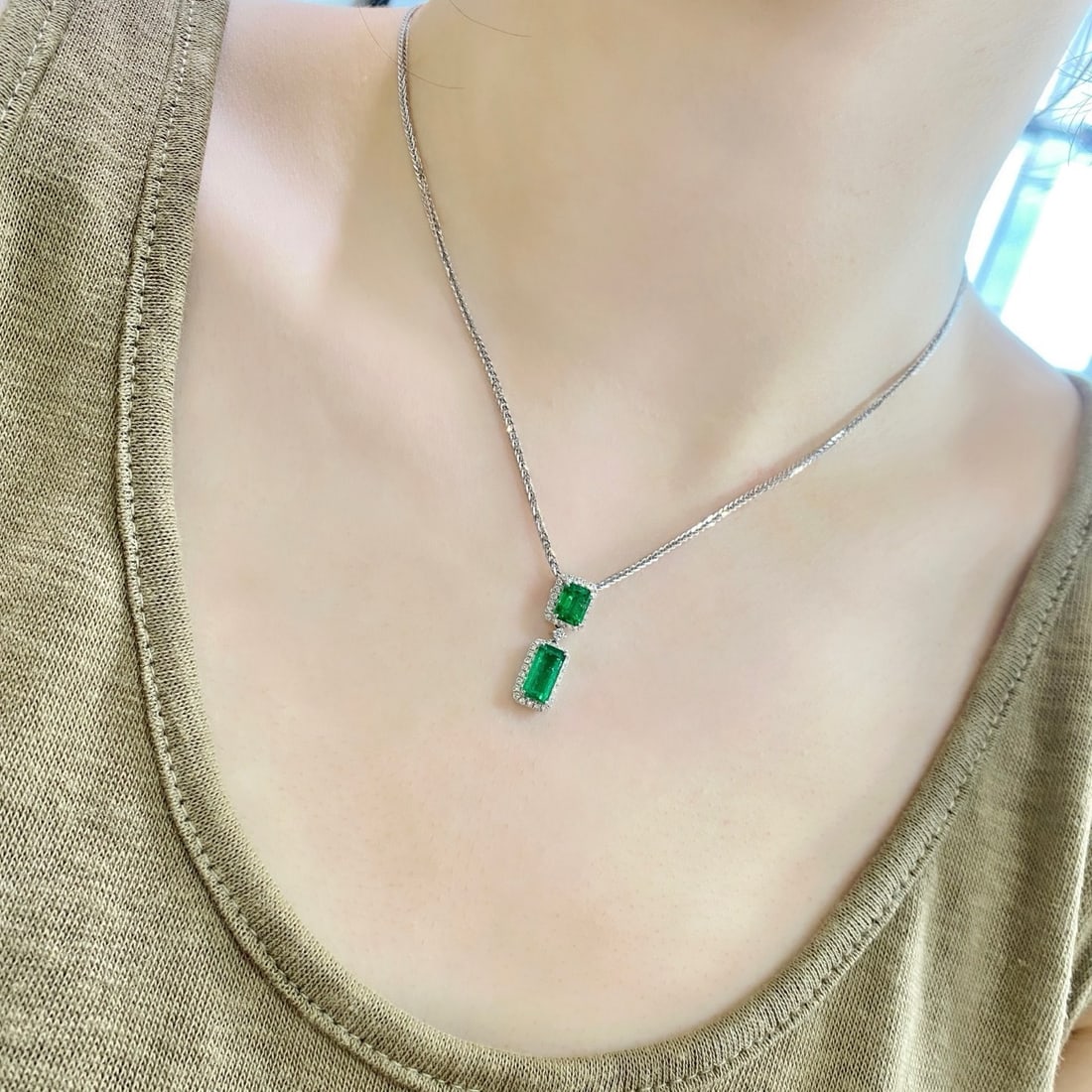 14k Gold 2.81 Ctw Vivid Green Natural Emerald & Diamond Pendant( Without Chain ) - 5