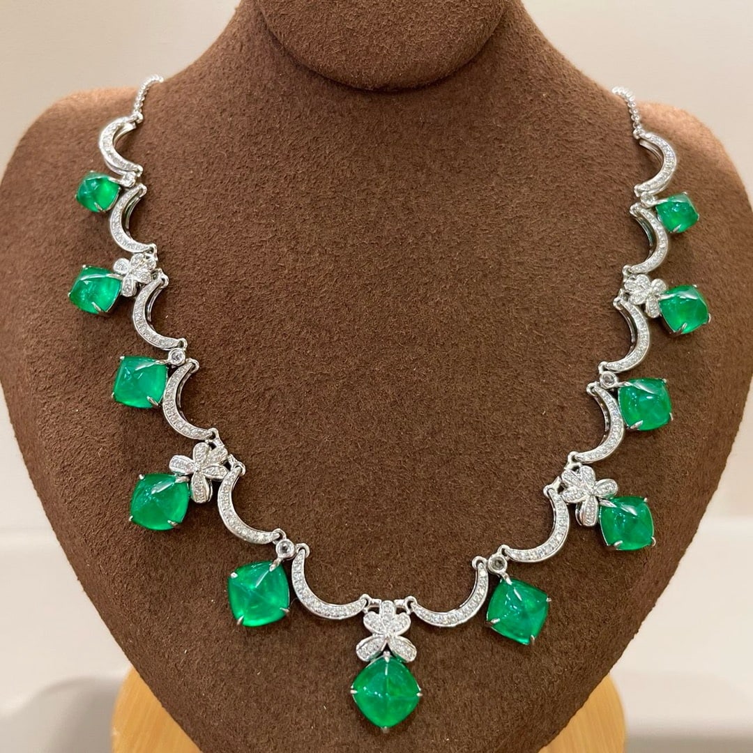14k Gold 10.57 Ct Natural Emerald & Diamond & Sapphire Necklace: Ref:231170412 // gold content:14k gold // main gemstone:emerald // shape:sugar-loaf // carat weight:10. 57ct // color:green // treatment:natural // // adjacent gemstone 2 : diamond // shape:round // c