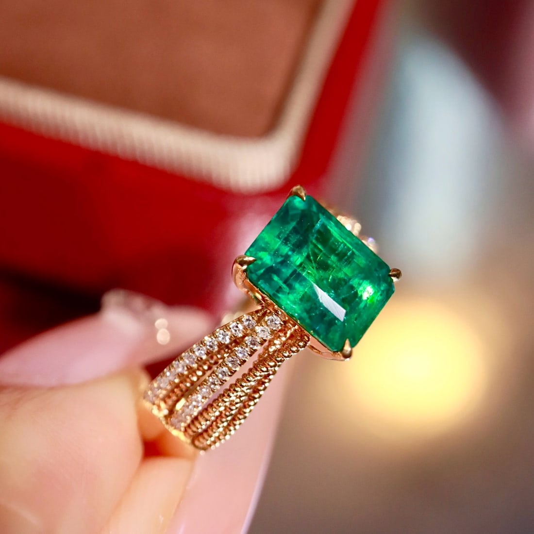 14k Gold 1.92 Ctw Vivid Green Natural Emerald & Diamond Ring - 4