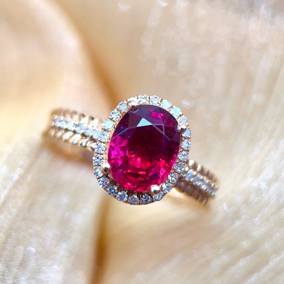 14k Gold 1.73 Ctw Natural Tourmaline & Diamond Ring: Ref:231170429 // gold content:14k gold // ring size:7. 25us // // main gemstone:tourmaline // shape:oval // carat weight:1. 55ct // color:red // treatment:natural // // adjacent gemstone 2 : diamond
