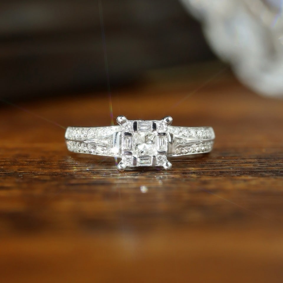 14k Gold 0.50 Ct Natural H Diamond Ring: Ref:231170436 // gold content:14k gold // ring size:7. 25us // // main gemstone:diamond // shape:multiple // carat weight:0. 50ct // clarity grade:vs-si // color:h // treatment:natural // Condition: